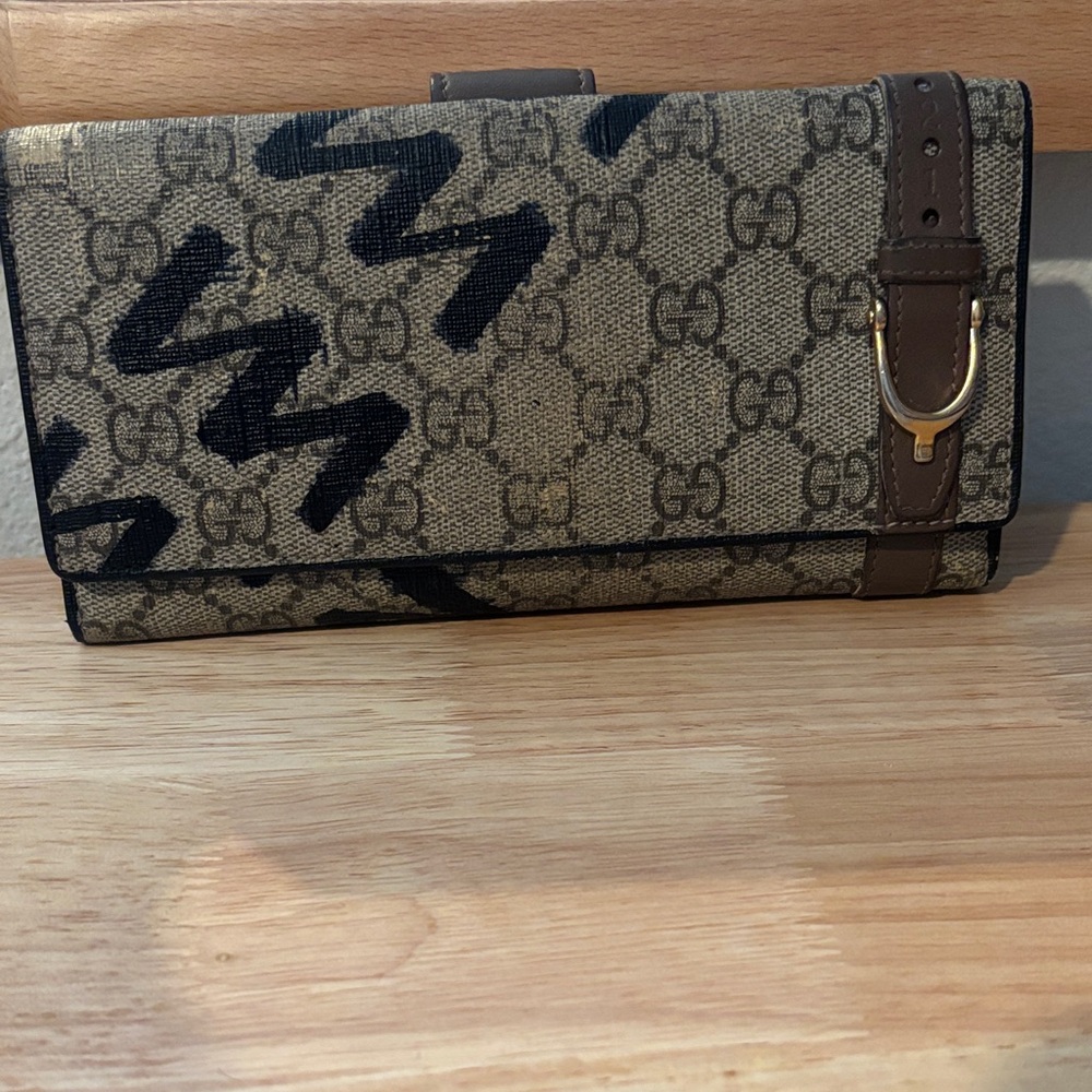 Gucci Beige and Black Wallet